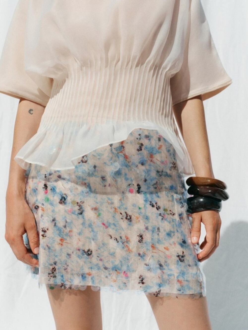 Zara Ecru size medium woman's sequin mini skirt
